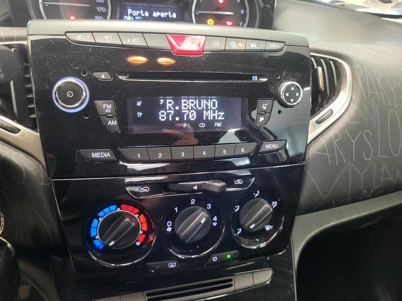 Lancia Ypsilon 1.2 69 CV 5 porte S&S Platinum DISTRIBUZIONE ESEGUITA!! PREZZO REALE!! UNICO PROPRIETARIO!!