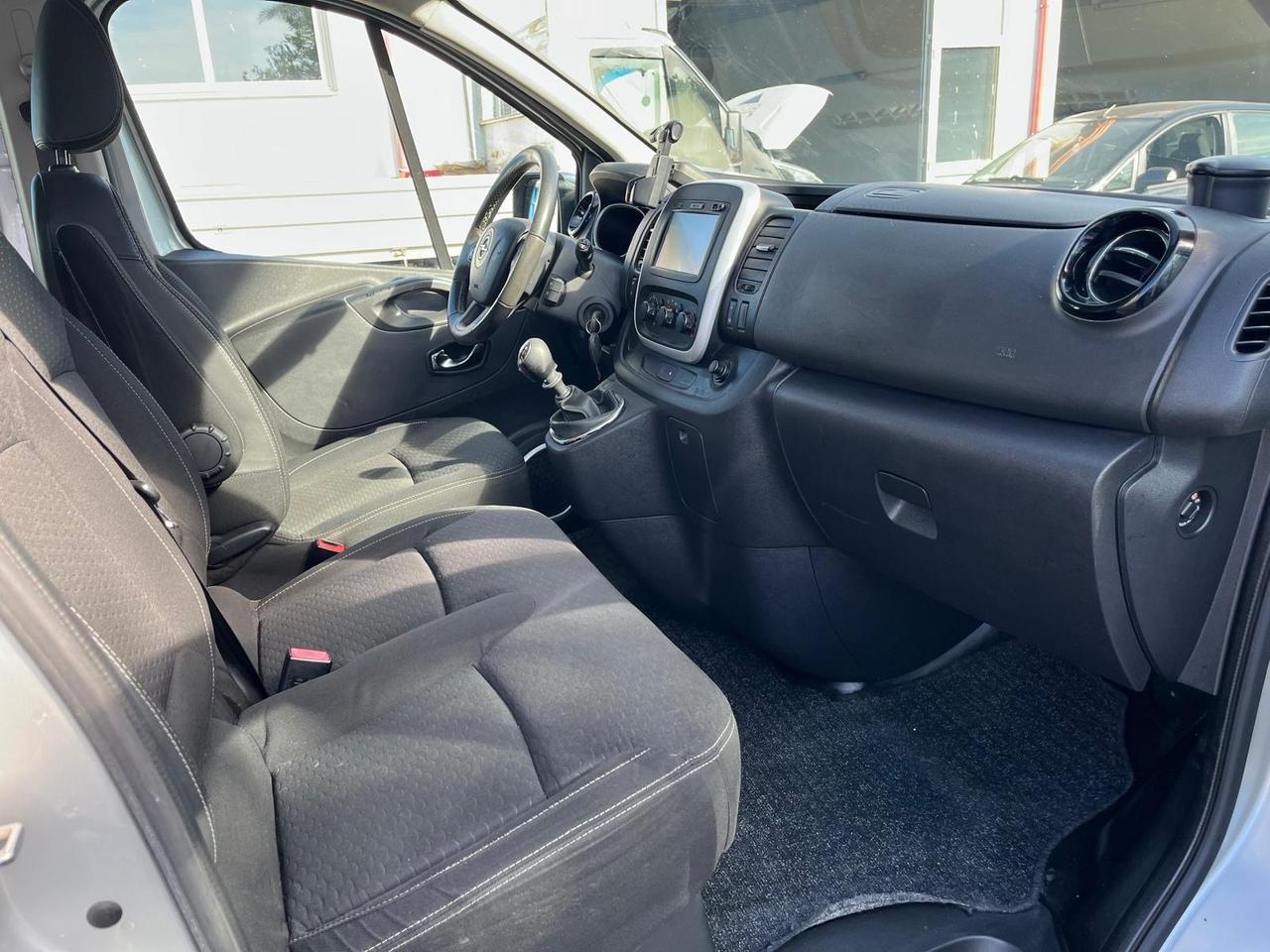Opel vivaro combi/9 posti-1.6 bit.d-2015