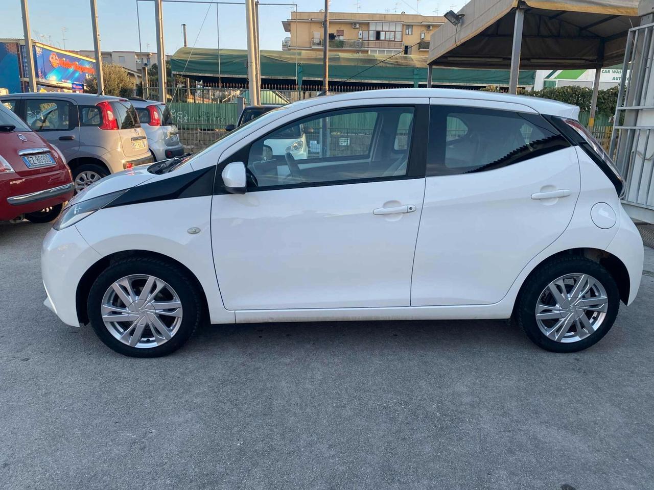 Toyota Aygo 1.0 VVT-i 69 CV 5 p. x-wave Come Nuova