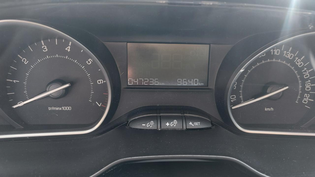 Peugeot 208 PureTech 82 5 porte Allure