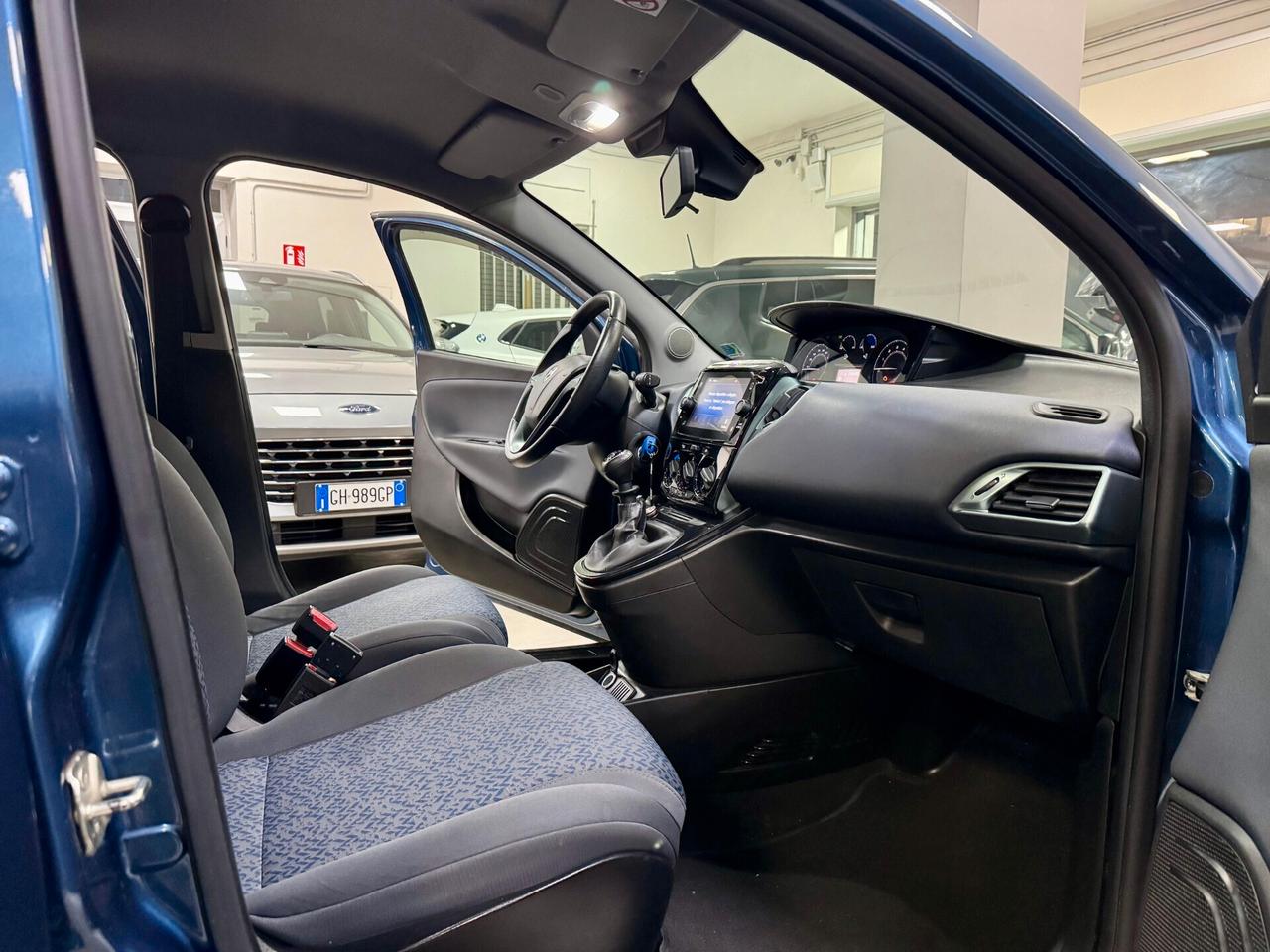 Lancia Ypsilon 1.0 FireFly S&S Hybrid 2023