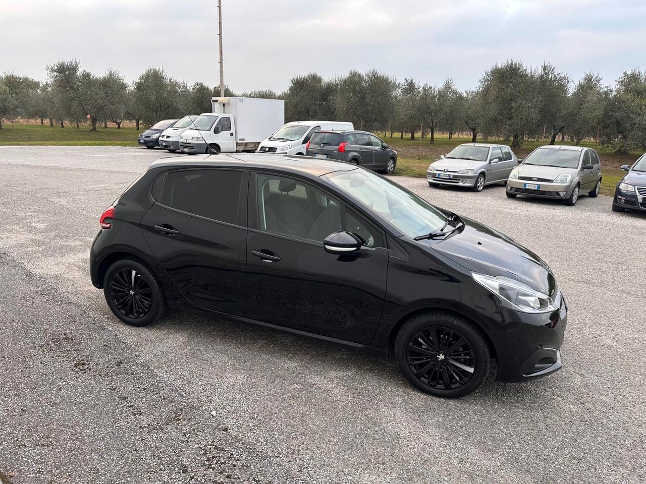 Peugeot 208 BlueHDi 75 5 porte Black Line