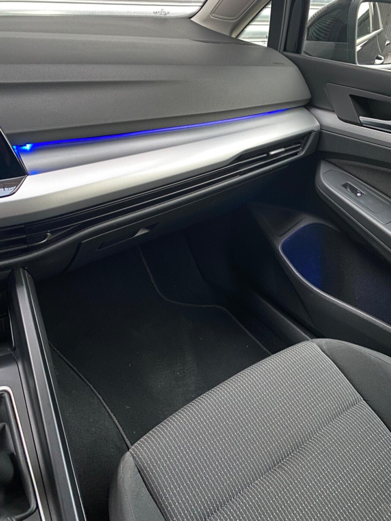 Volkswagen Golf 8 1.0 TSI 90cv - OK NEOPATENTATI