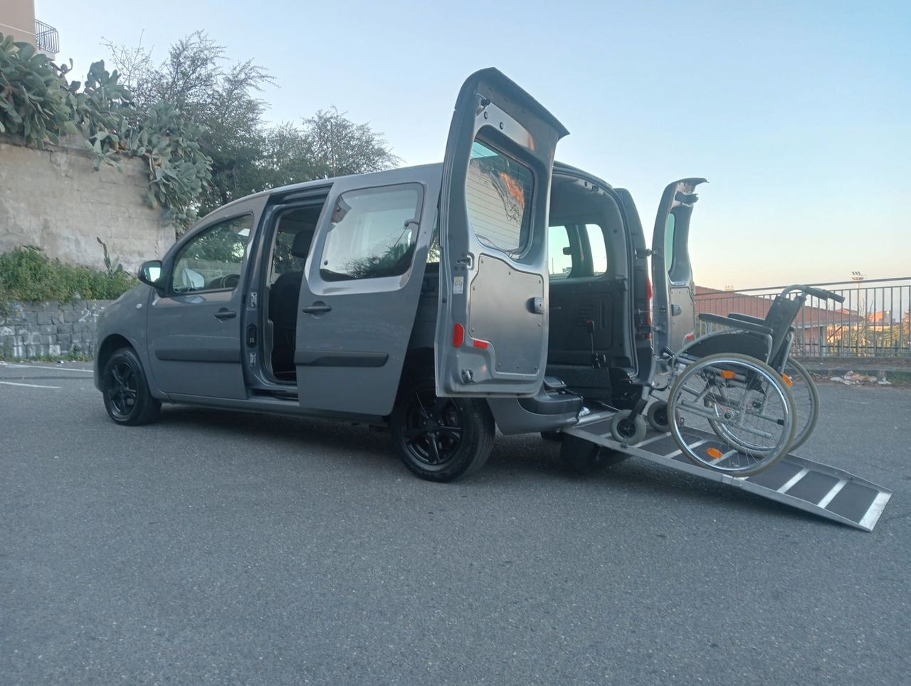 MERCEDES Citan ribassato rampa disabili