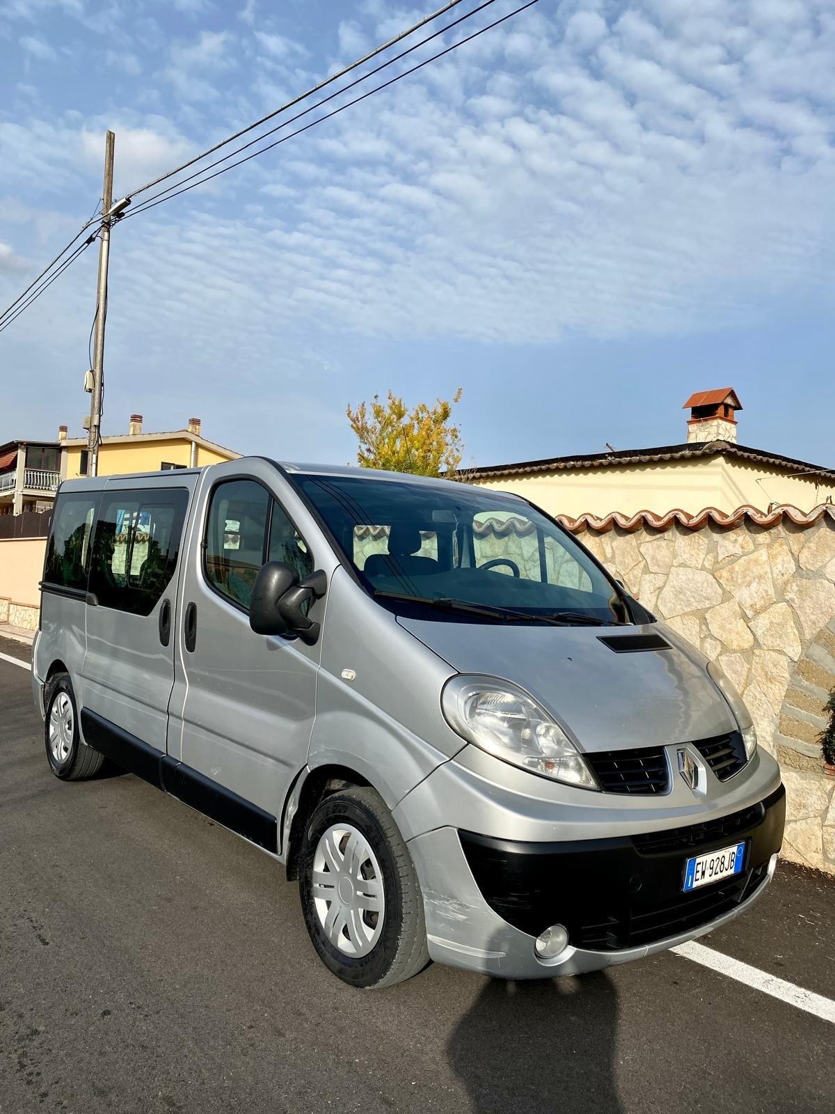Renault Trafic 2.2 Cv 114 pulmino 6 posti Autocarro