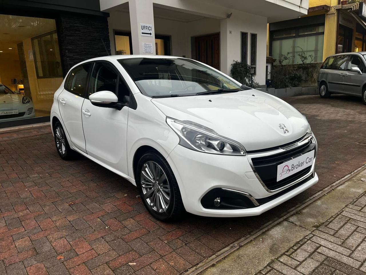 Peugeot 208 PureTech 82 5p. GPL Access