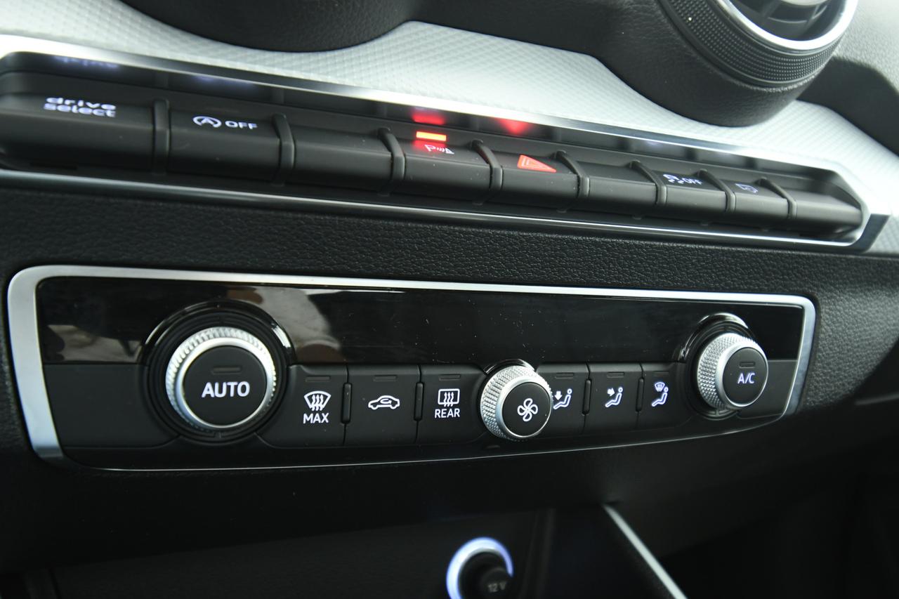 AUDI Q2 35 1.5 tfsi Business Design LED+C17"