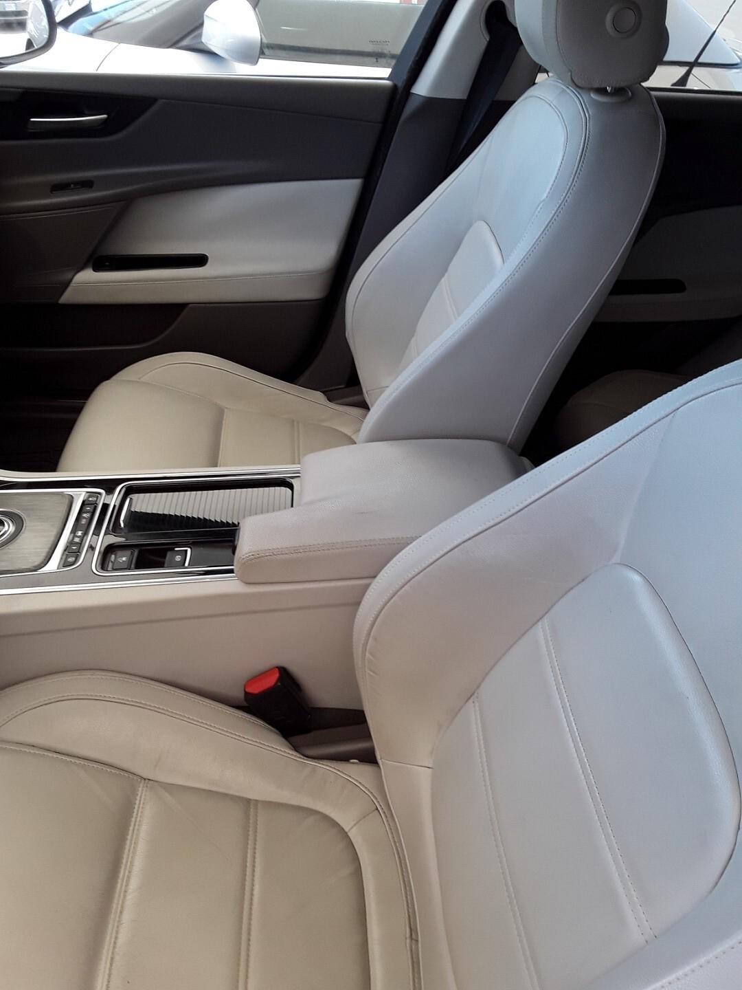 JAGUAR XE 2.0 TDI da vetrina