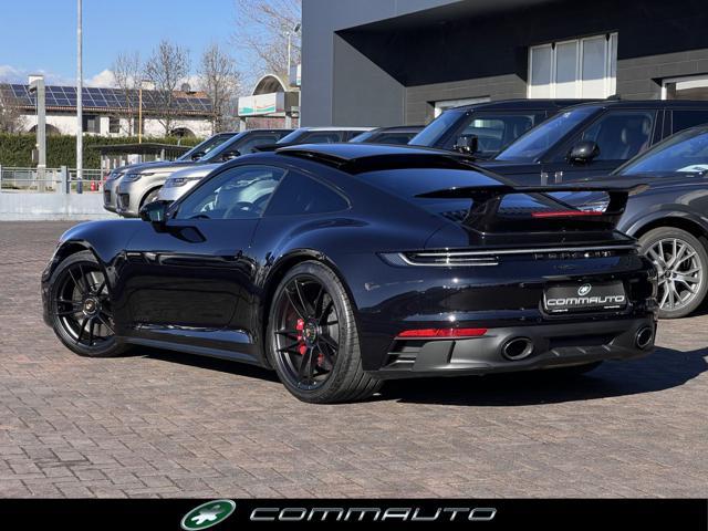 PORSCHE 911 Carrera 4 GTS