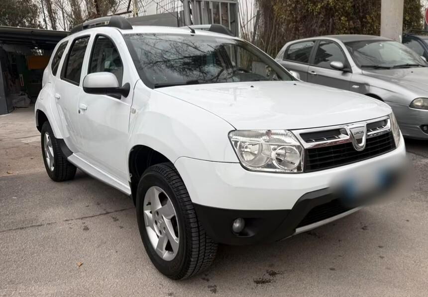 Dacia Duster 1.6 110CV con gancio traino