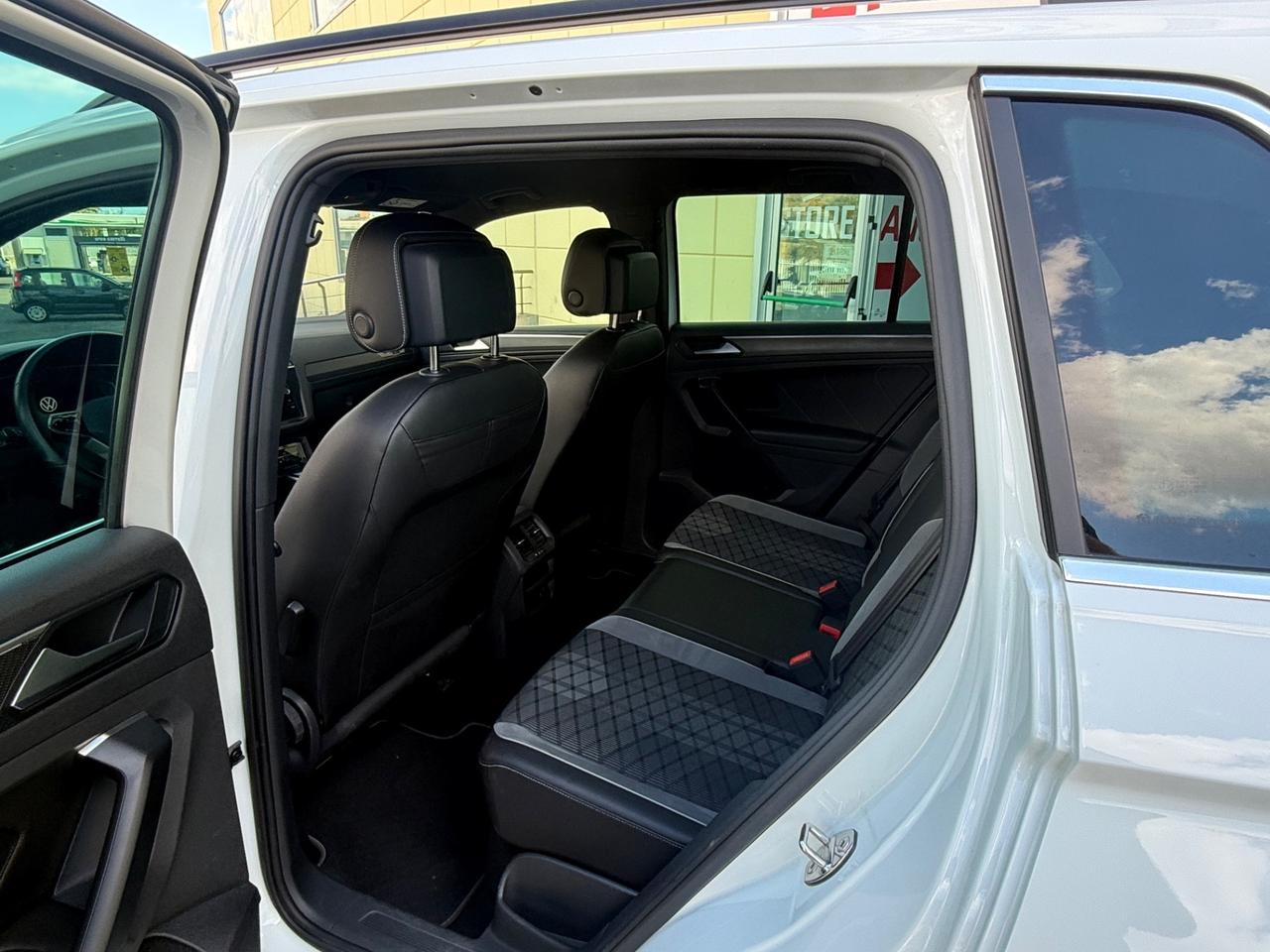 Volkswagen Tiguan 2.0 TDI 150 CV SCR DSG R-Line