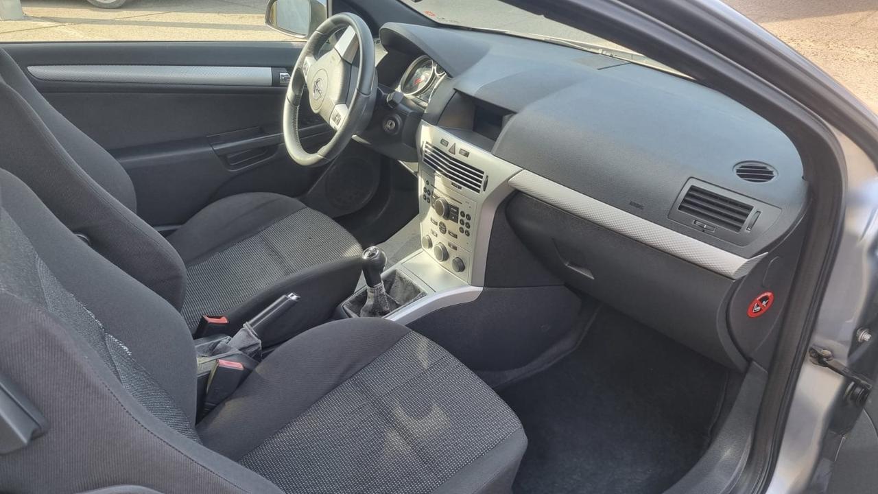 Opel Astra GTC 1.7 CDTI 101CV 3 porte Cosmo