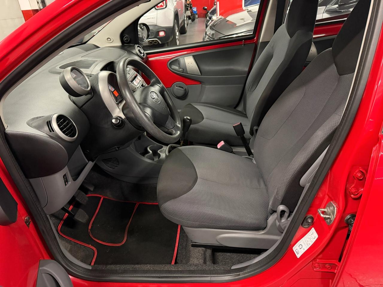 Toyota Aygo 1.0 12V VVT-i 5 porte Sol