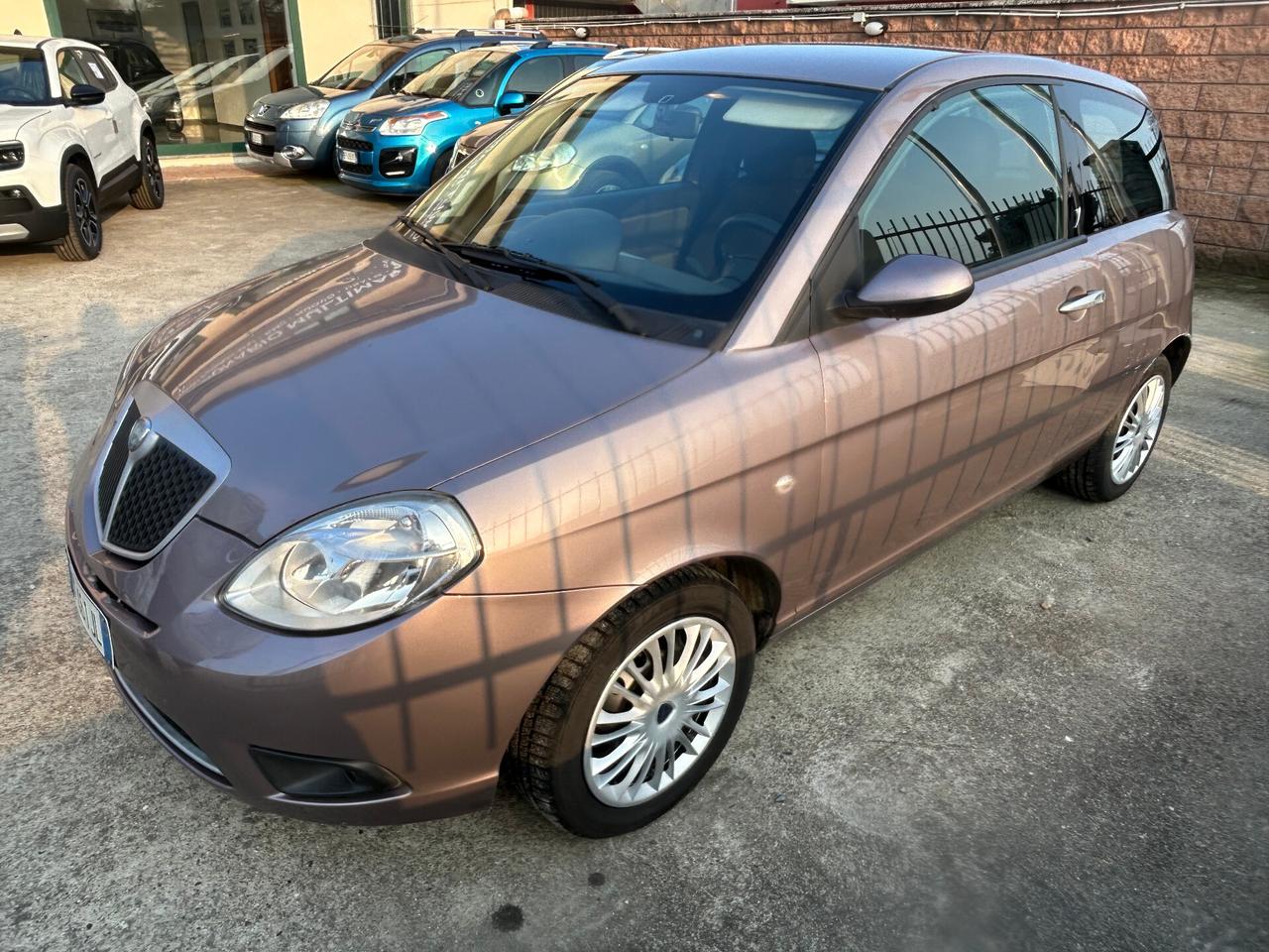 Lancia Ypsilon 1.3 MJT 75 CV Argento