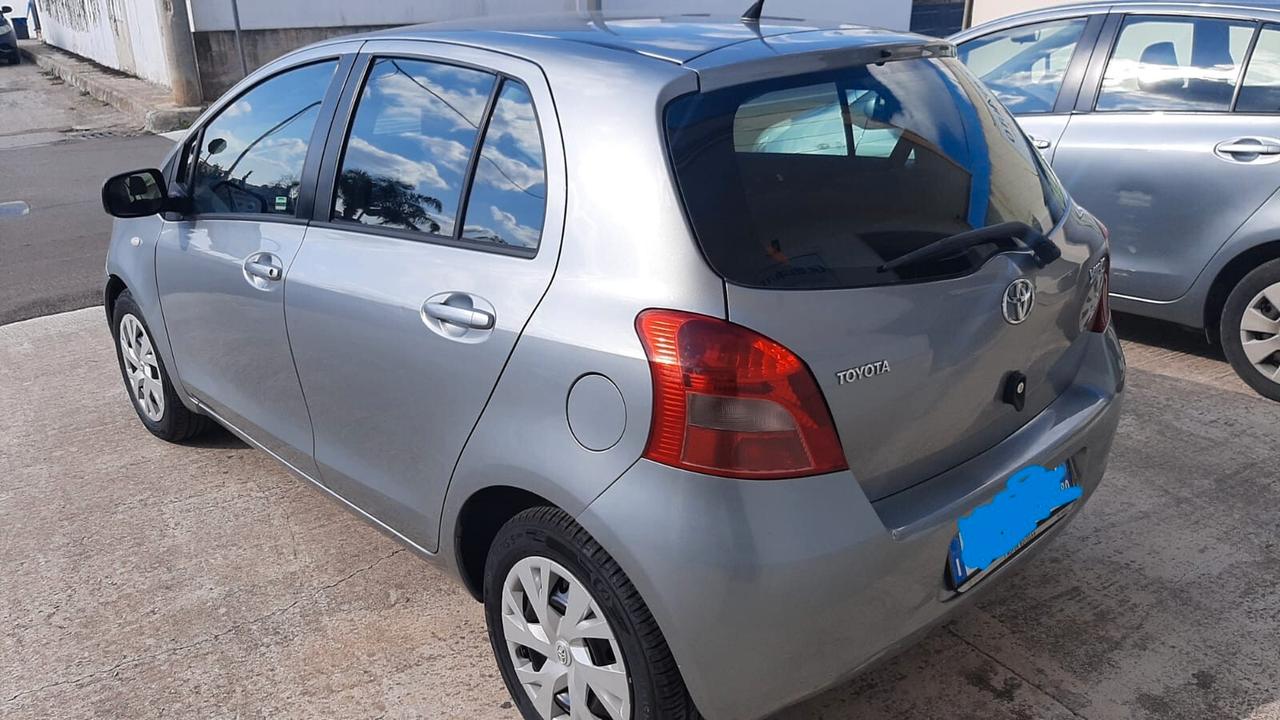 Toyota Yaris 1.0 5 porte