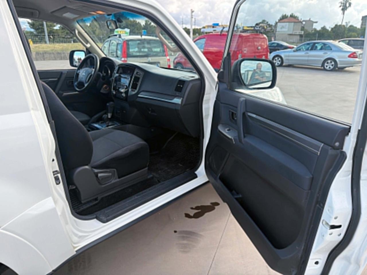 Mitsubishi Pajero 3.2 DI-D 16V aut. 3p. Intense DPF IVA ESPOSTA