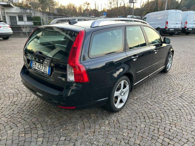 VOLVO V50 D2 R-design