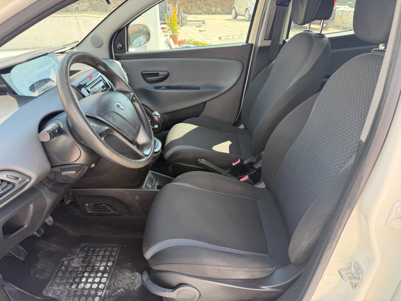 Lancia Ypsilon 1.2 69 CV 5 porte Platinum