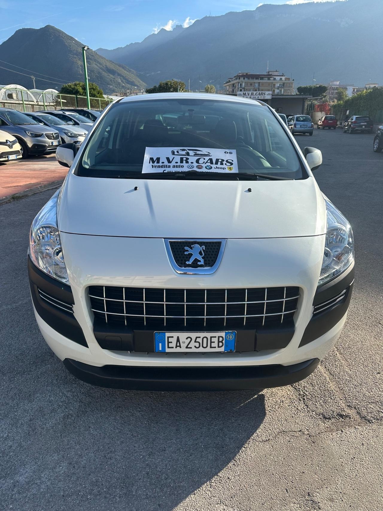 Peugeot 3008 1.6 HDi 110CV cambio robotizzato Business
