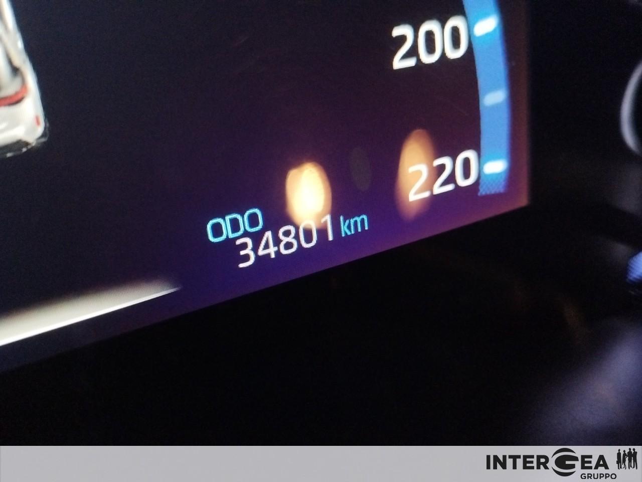 TOYOTA Yaris Cross 1.5h Orange Edition fwd 116cv e-cv