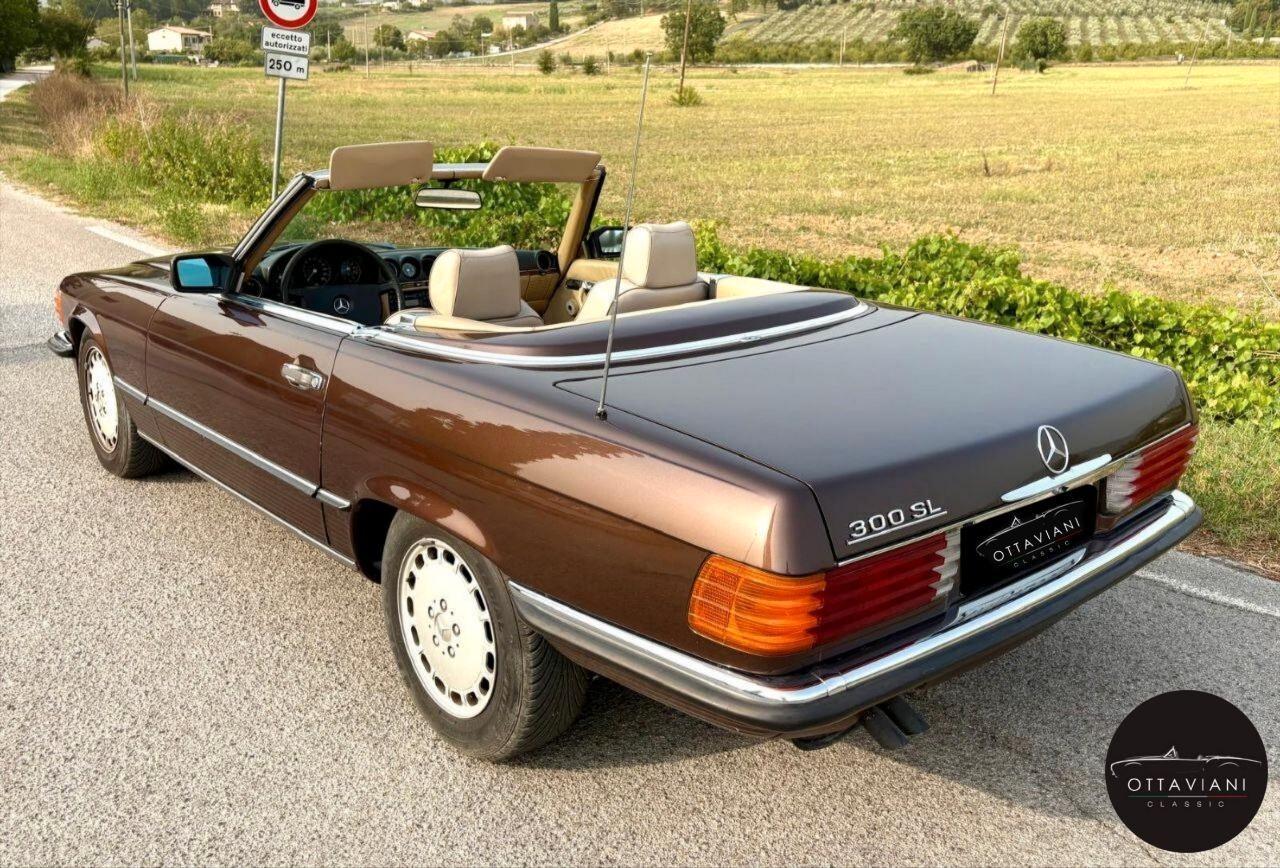 Mercedes SL 300 r107 targa ORO ASI
