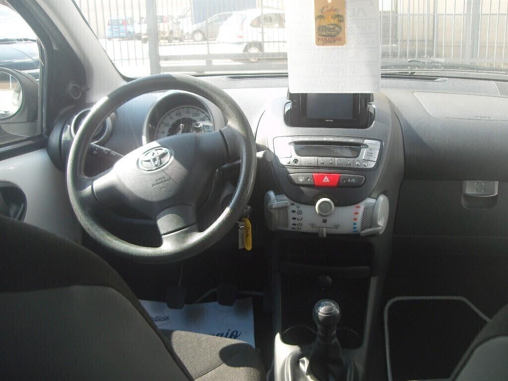 Toyota Aygo 1.0 5 porte Connect - 2013