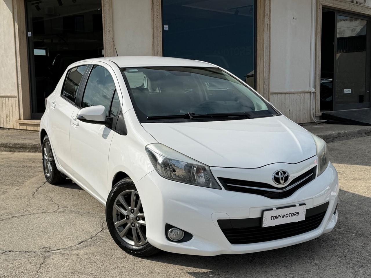 Toyota Yaris 1.4 D-4D 5 porte Lounge (GARANZIA TOYOTA 6 ANNI)
