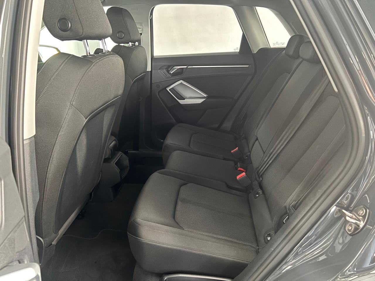 Audi Q3 35 2.0 tdi 150cv Business s-tronic LED/NAVI/18;