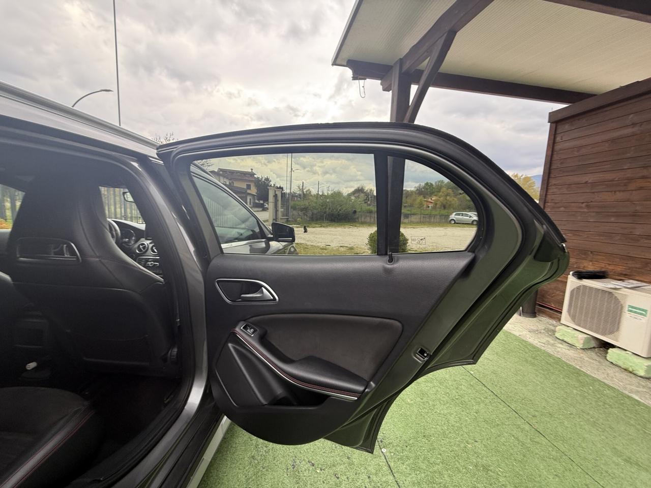 GLA 220 CDI AUTOMATIC PREMIUM AMG 4MATIC