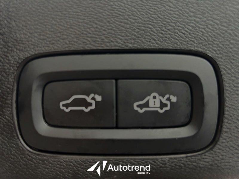 Volvo XC60 B5 235+14 CV AWD Automatica Mild Hybrid Ultimate Dark