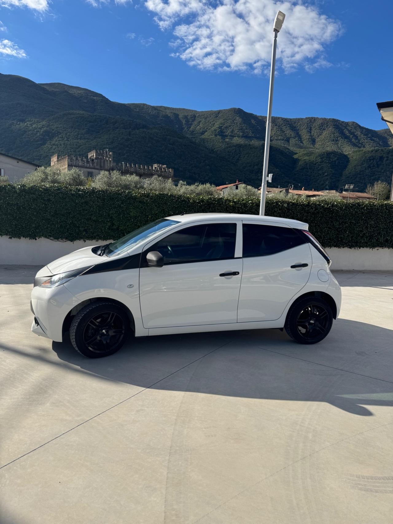 Toyota Aygo 1.0 VVT-i 69 CV 5 porte x-cite TSS MMT