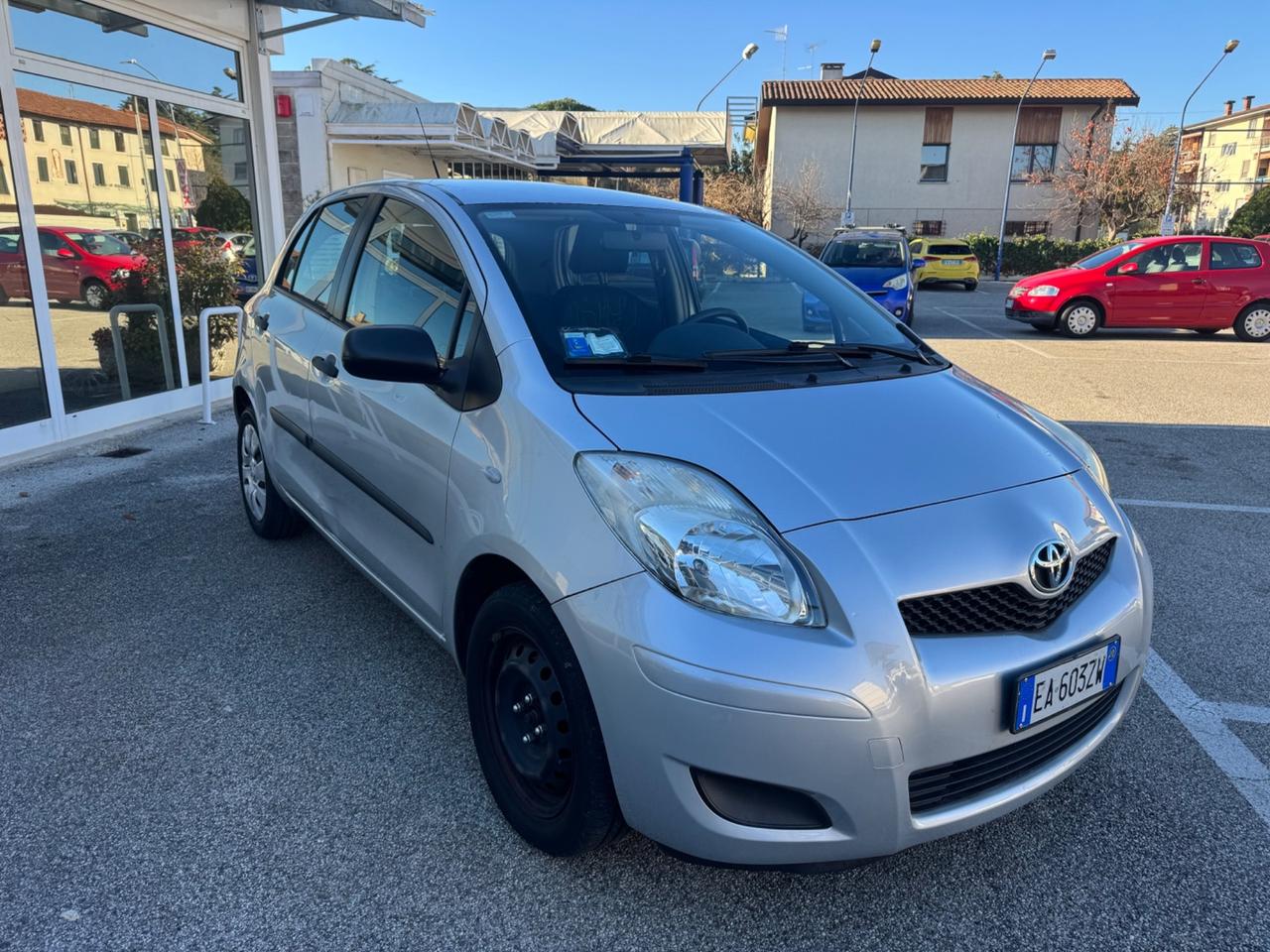 Toyota Yaris 1.0 5 porte Sol