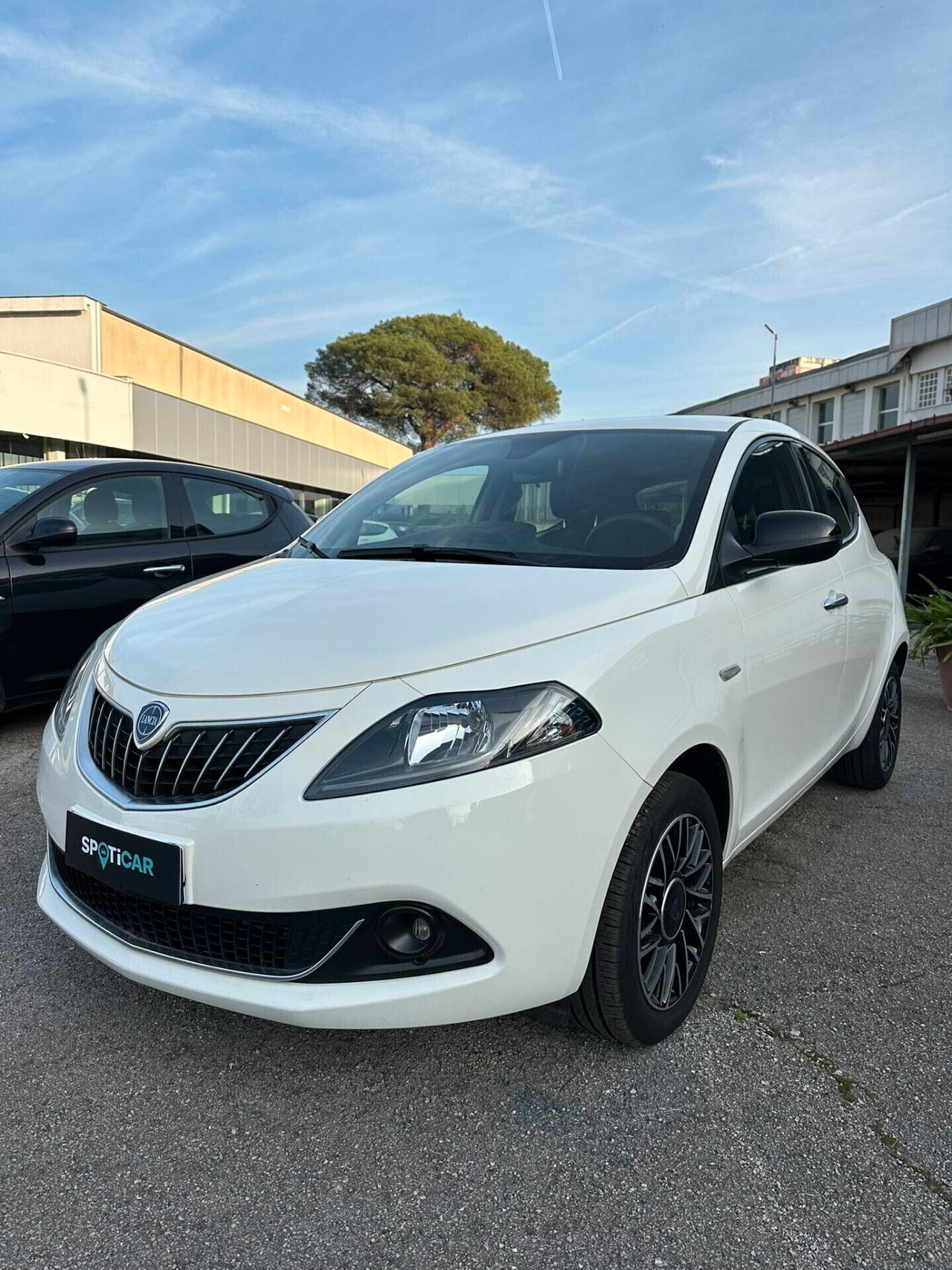 Lancia Ypsilon 1.0 Hybrid Platino 2024 FULL