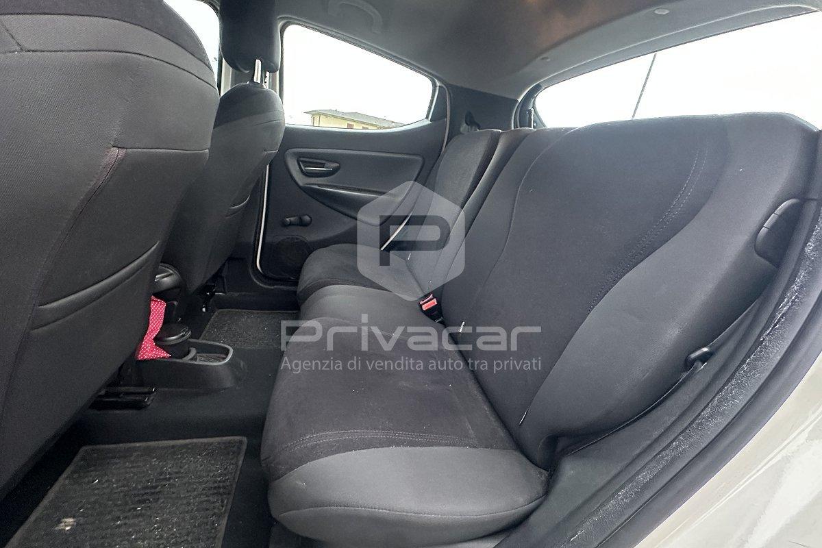LANCIA Ypsilon 0.9 TwinAir 85 CV 5 porte Metano Ecochic Silver