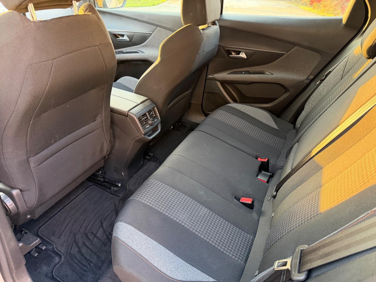 Peugeot 3008 BlueHDi 130 S&S EAT8 Active Pack