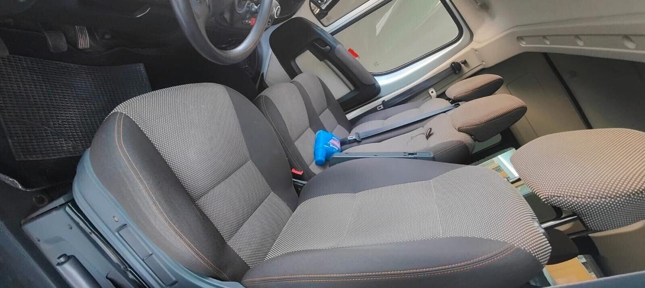 Peugeot Boxer 333 2.0 BlueHDi/130CV FAP PM-TM Combi Comfort