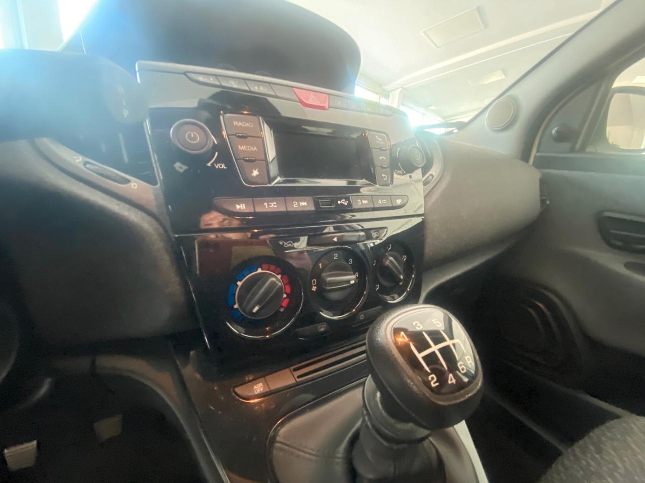 Lancia Ypsilon 1.0 FireFly 5 porte S&S Hybrid Ecochic Silver