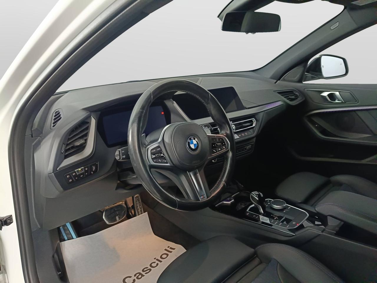 BMW Serie 1 F40 - 118d Msport auto