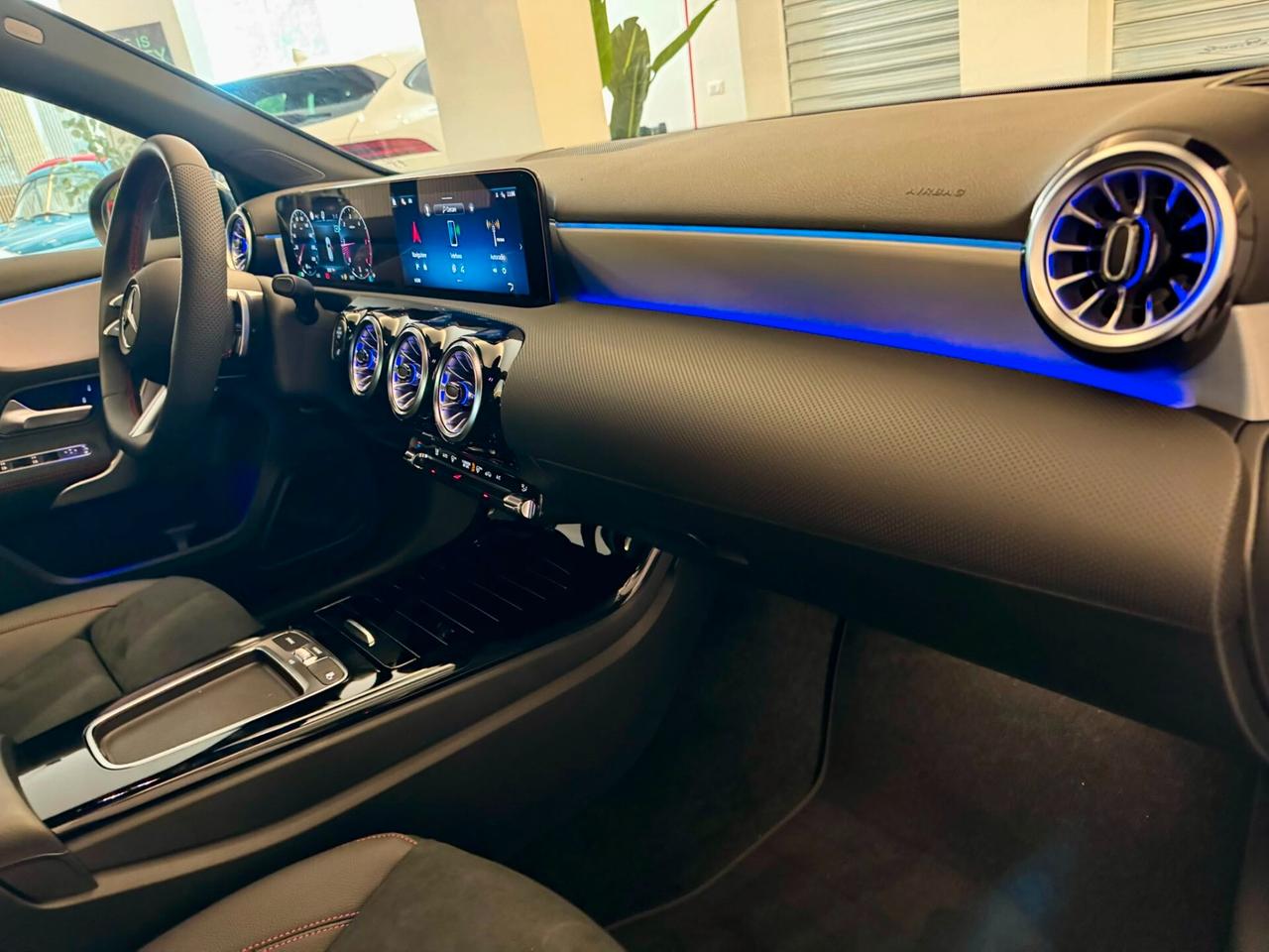 MERCEDES-BENZ A180 AUTOMATIC AMG LINE PREMIUM FULL