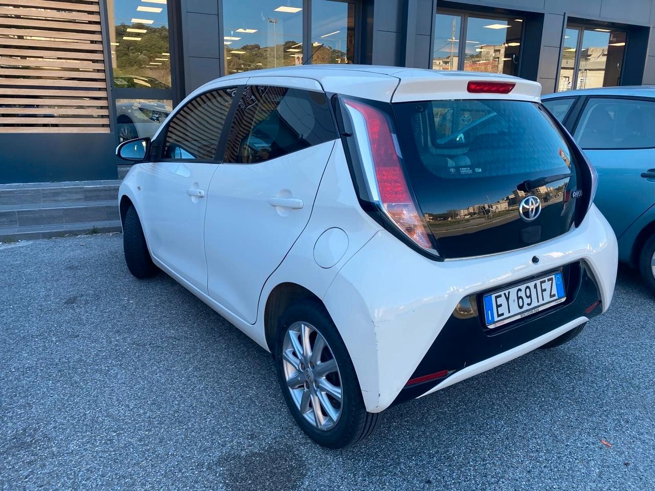 Toyota Aygo 1.0 VVT-i 69 CV 5 porte x-cool