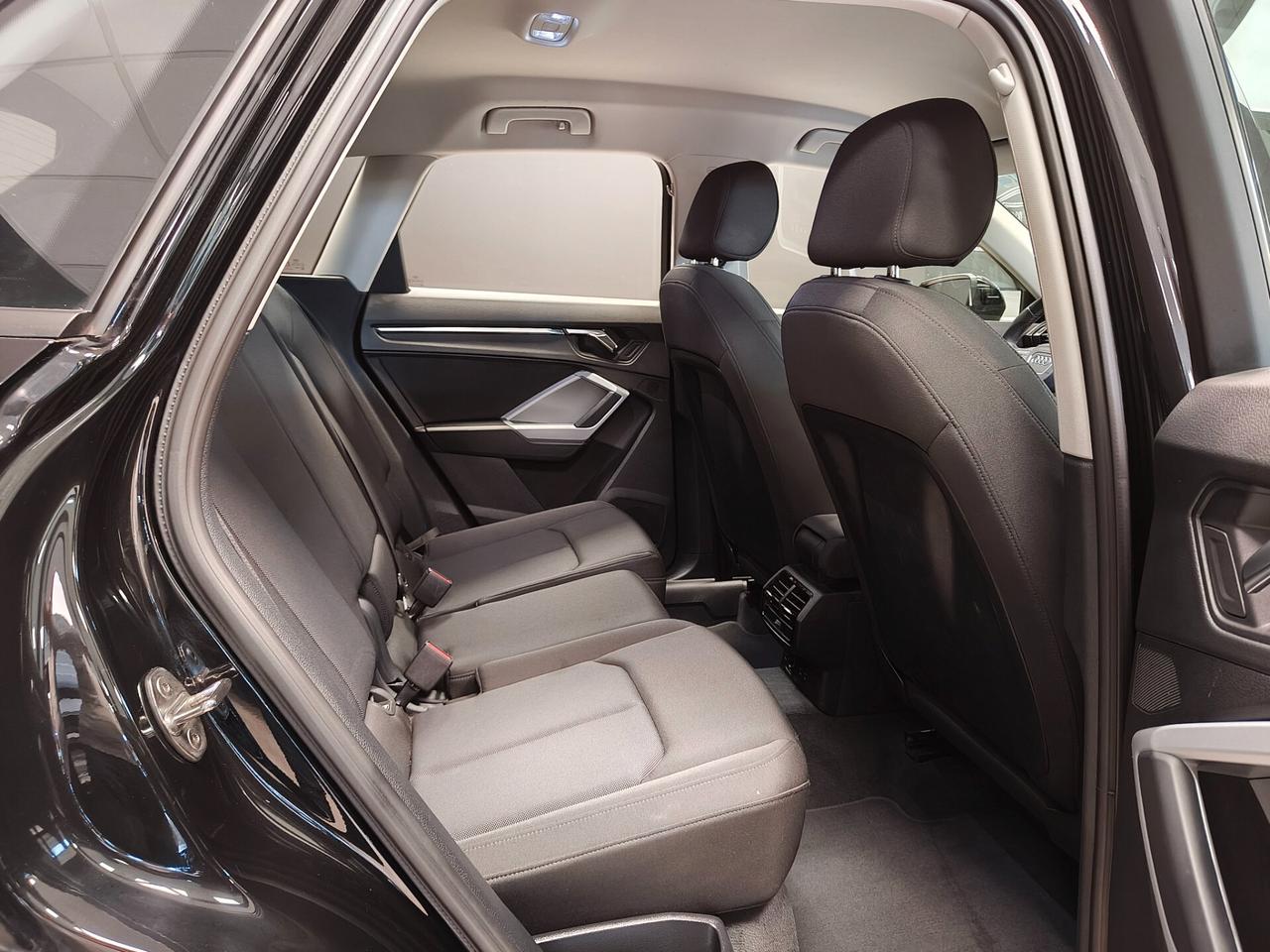 Audi Q3 35 TDI S tronic Business
