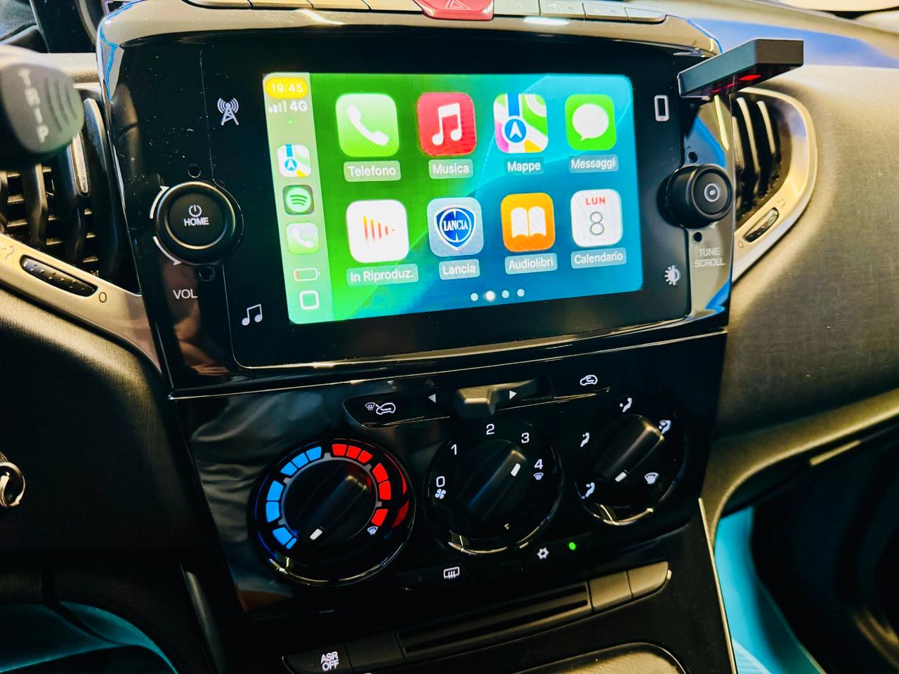 Lancia Ypsilon 1.0 S&S Hybrid 5p. CarPlay / Navi