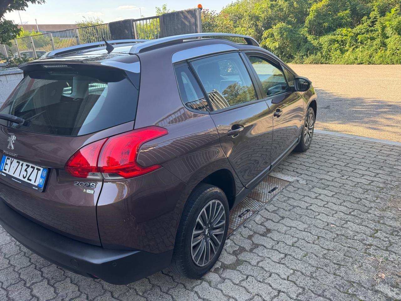 Peugeot 2008 1.6 e-HDi 92 CV neopatentati