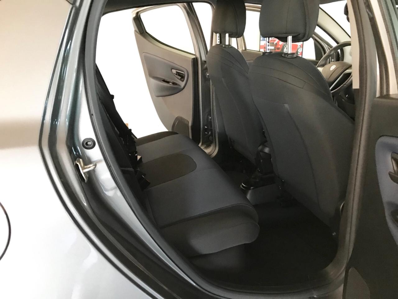 Lancia Ypsilon 1.0 FireFly 5 porte S&S Hybrid Platino