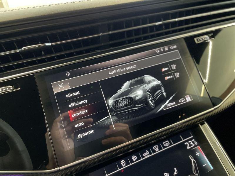 Audi Q8 RS TFSI V8 quattro tiptronic