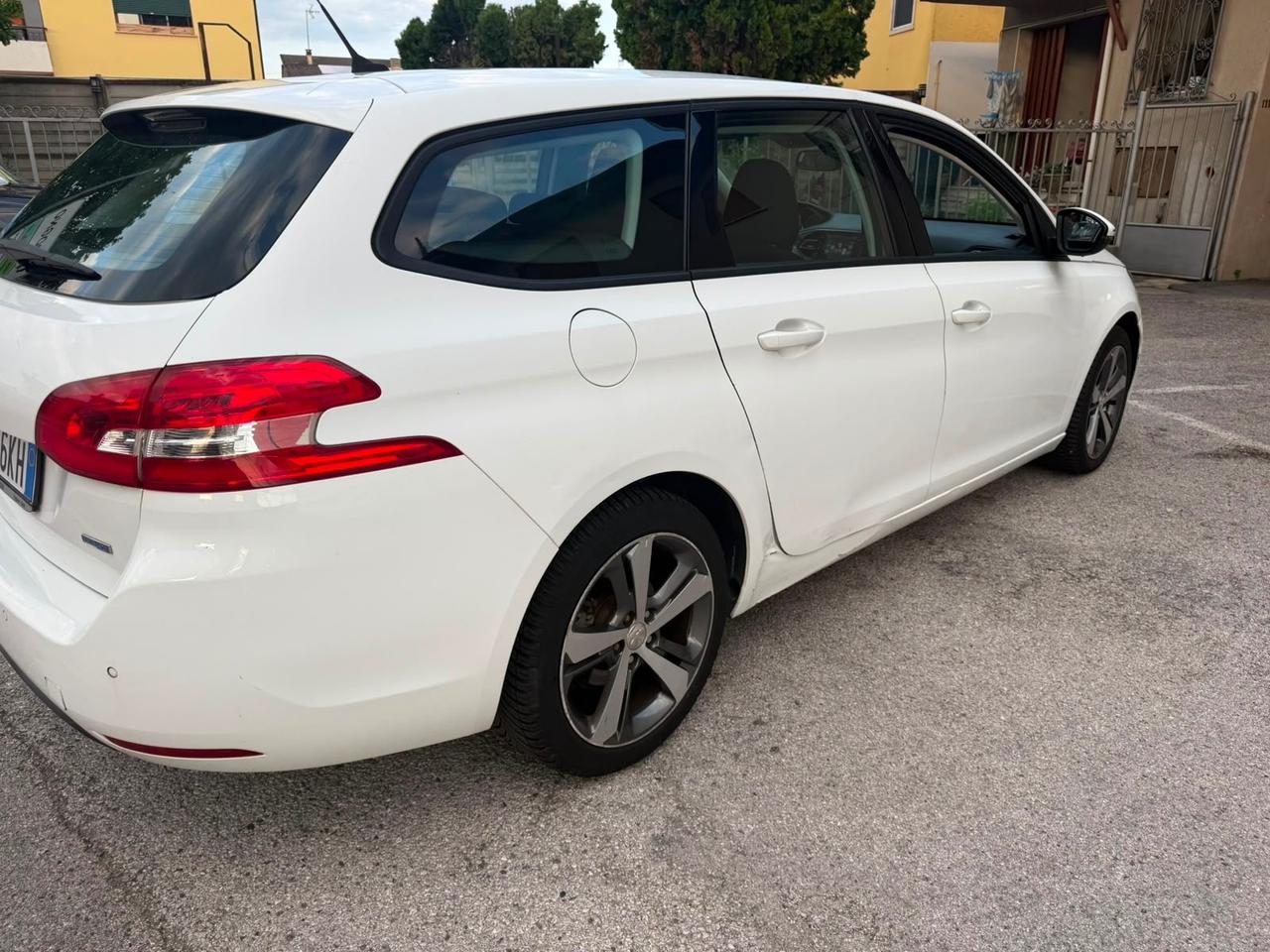 Peugeot 308 BlueHDi 120 S&S SW Business