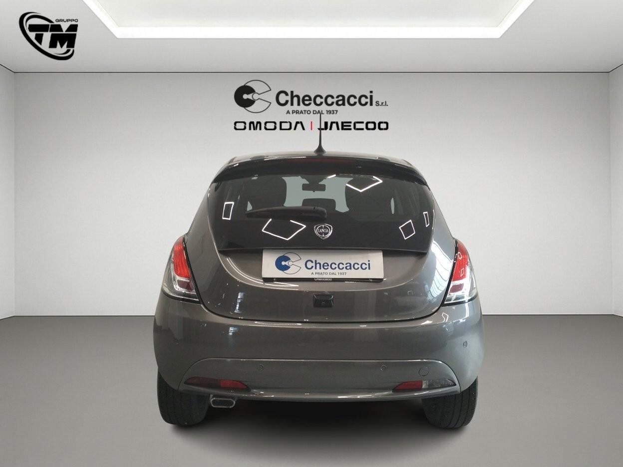 Lancia Ypsilon 1.0 FireFly 5 porte S&S Hybrid Silver
