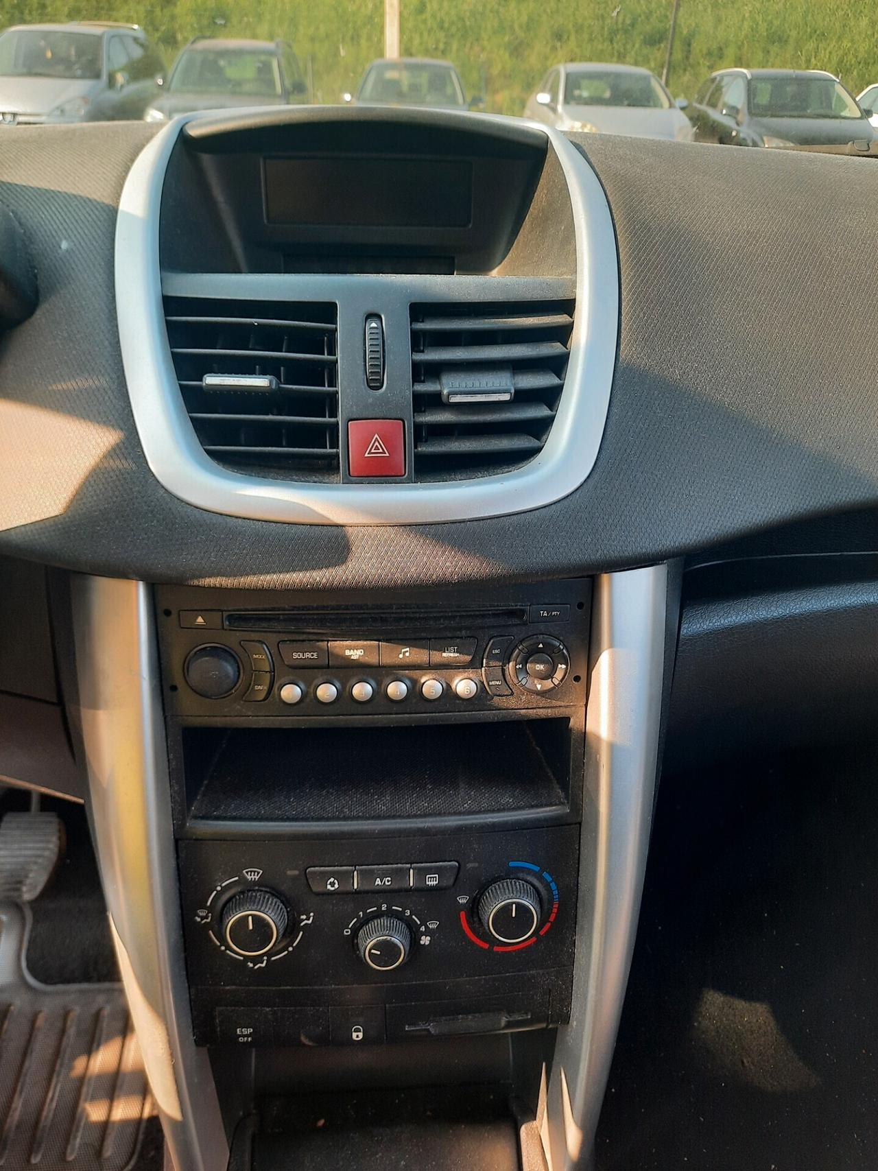 Peugeot 207 1.4 HDi 70CV 3p. OK NEOPATENTATI