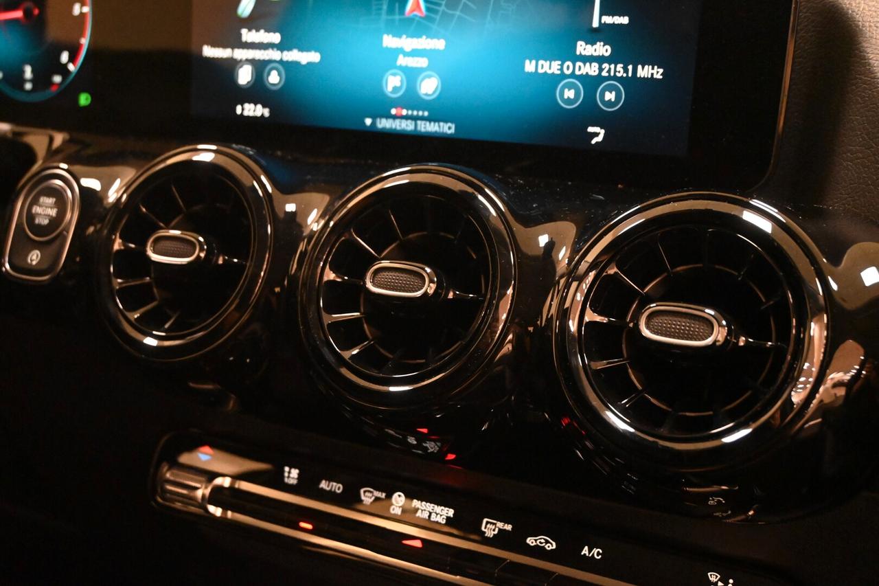 MERCEDES GLA (H247) GLA 180 d Automati...