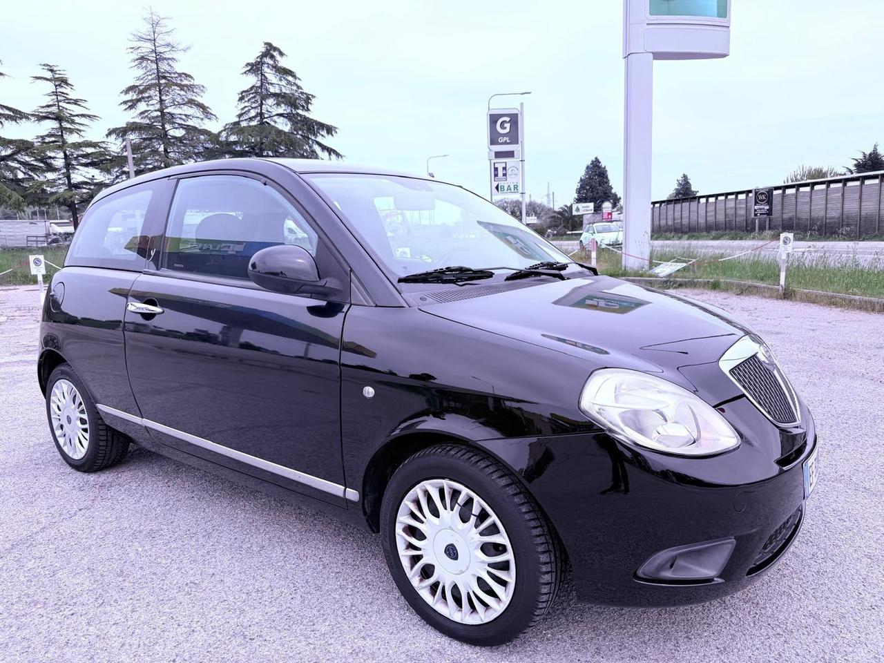 Lancia Ypsilon 1.2 69 CV Ok neopatentati